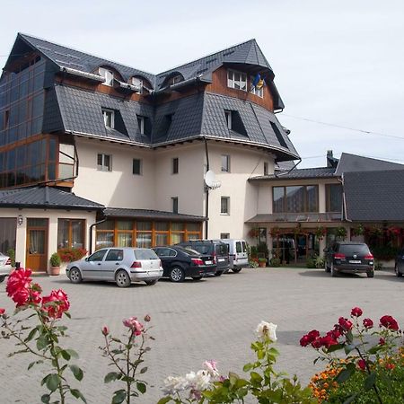 Hotel Cosmos 坎普朗莫道尼斯 外观 照片