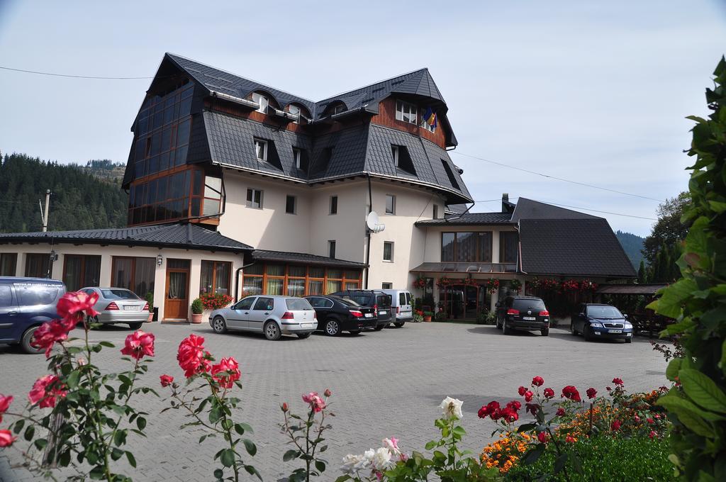 Hotel Cosmos 坎普朗莫道尼斯 外观 照片