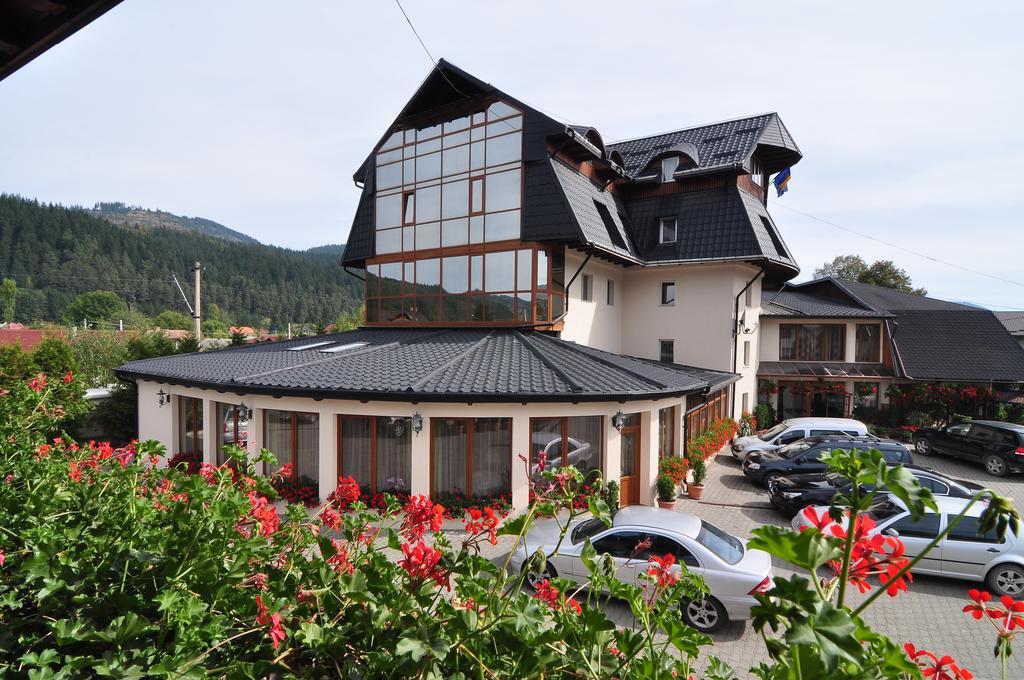 Hotel Cosmos 坎普朗莫道尼斯 外观 照片