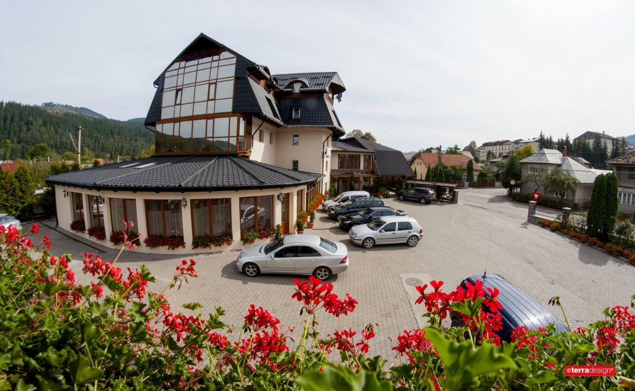 Hotel Cosmos 坎普朗莫道尼斯 外观 照片