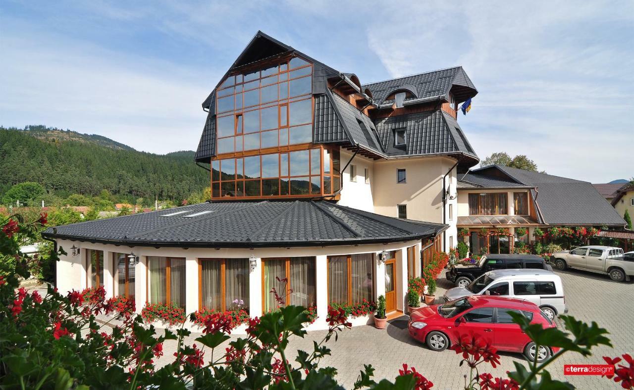 Hotel Cosmos 坎普朗莫道尼斯 外观 照片