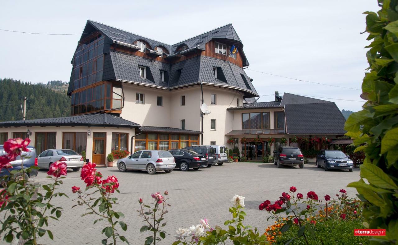Hotel Cosmos 坎普朗莫道尼斯 外观 照片
