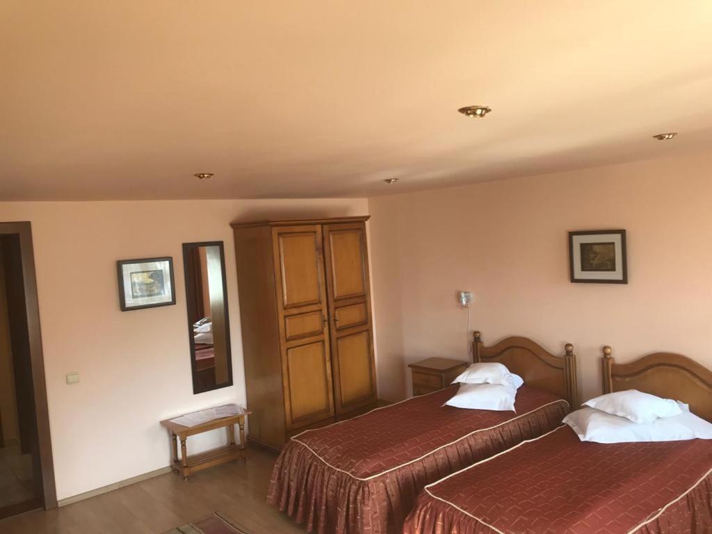 Hotel Cosmos 坎普朗莫道尼斯 外观 照片