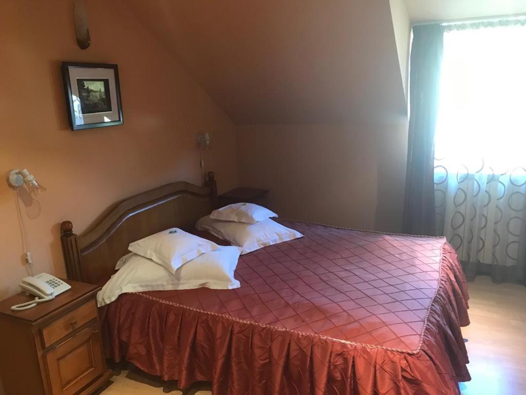 Hotel Cosmos 坎普朗莫道尼斯 外观 照片